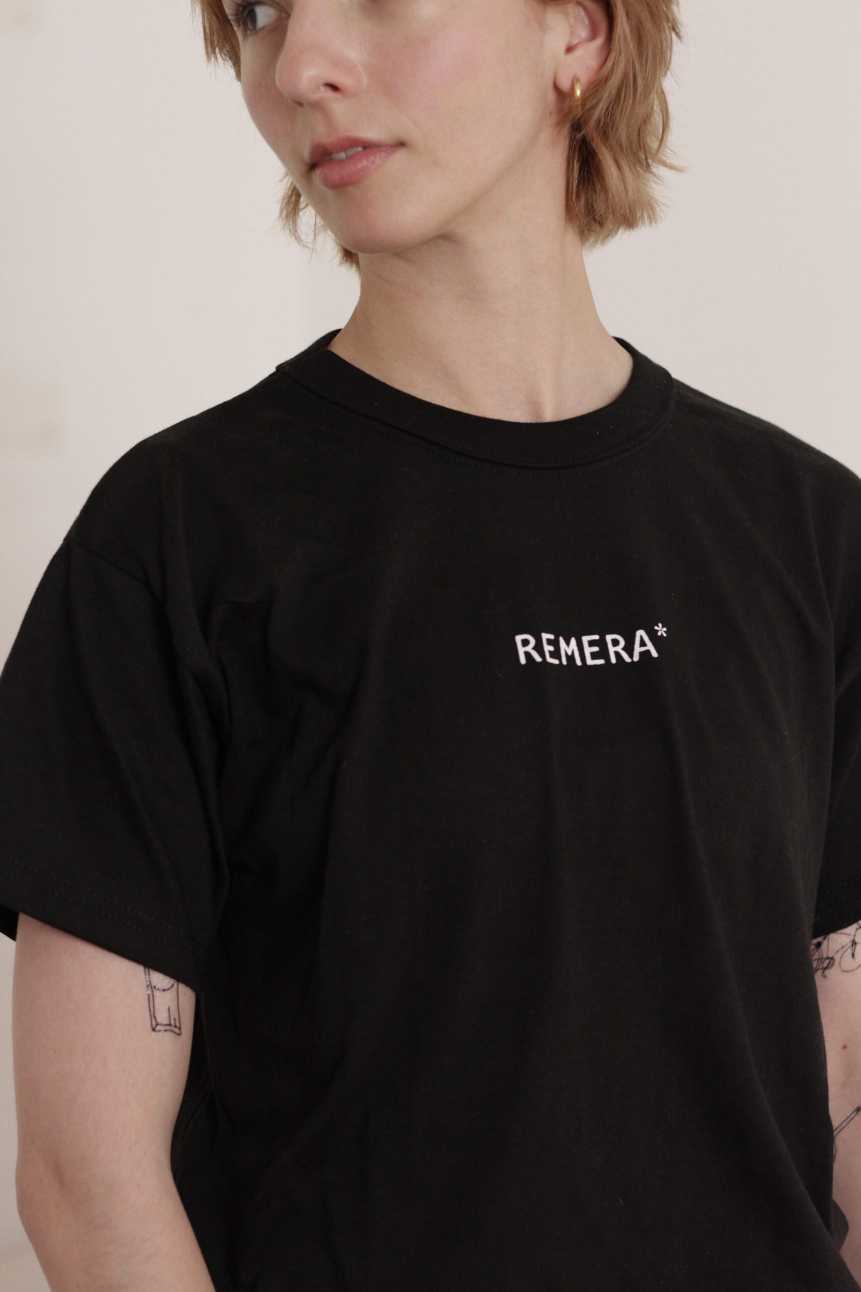 Remera de Remera en negro - Imagen 4